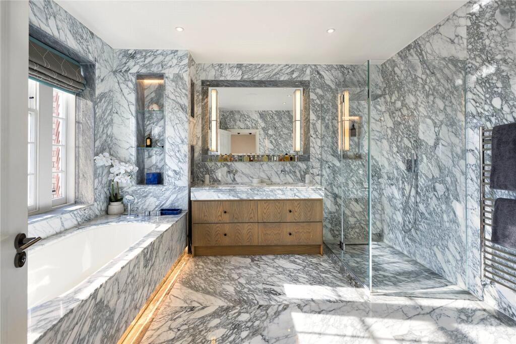 Principal Bathroom