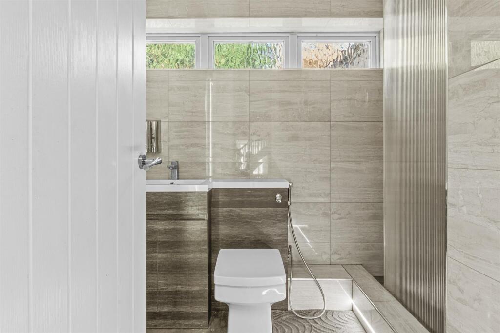 14 Pinions Road, HP13 7AT-15.jpg