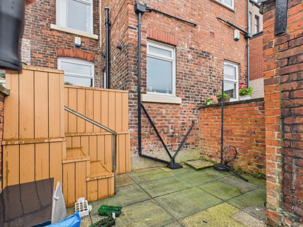 CAM03729G0-PR0165-STILL034