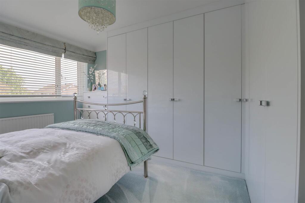 20 OZONIA AVENUE INSIDE-8.jpg