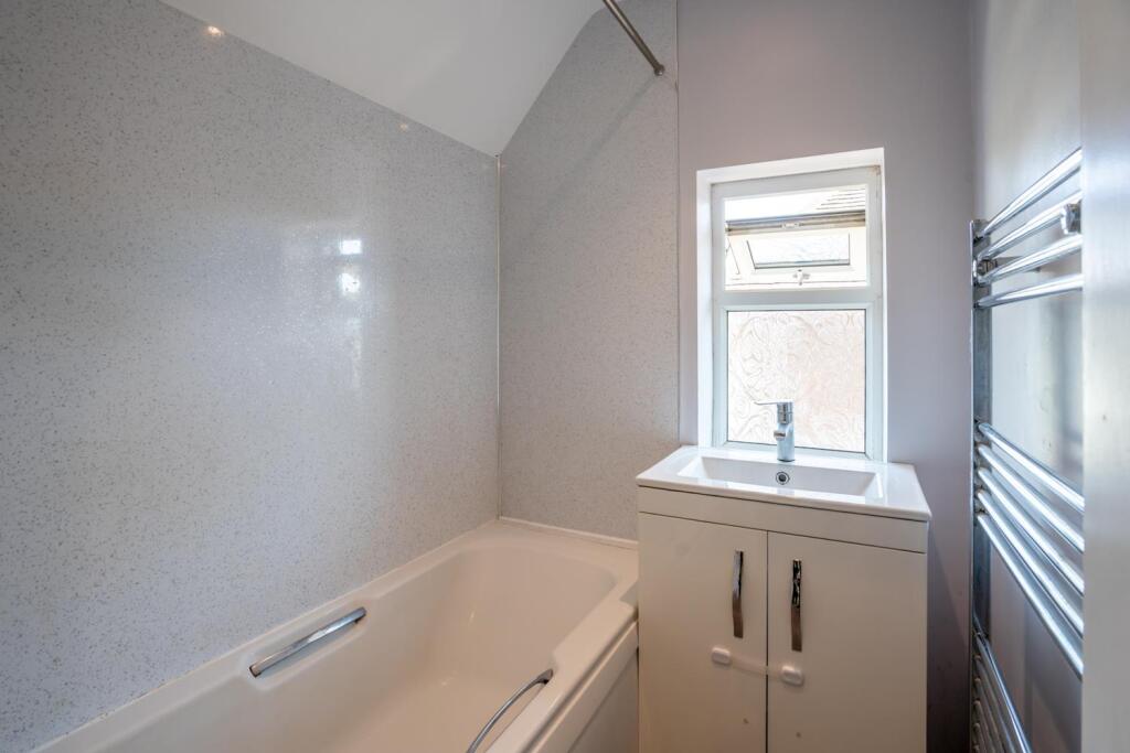 4 Bathroom.jpg