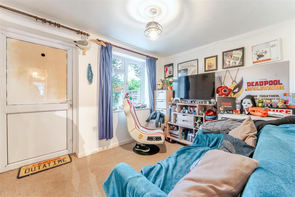6 - bed 3.jpg