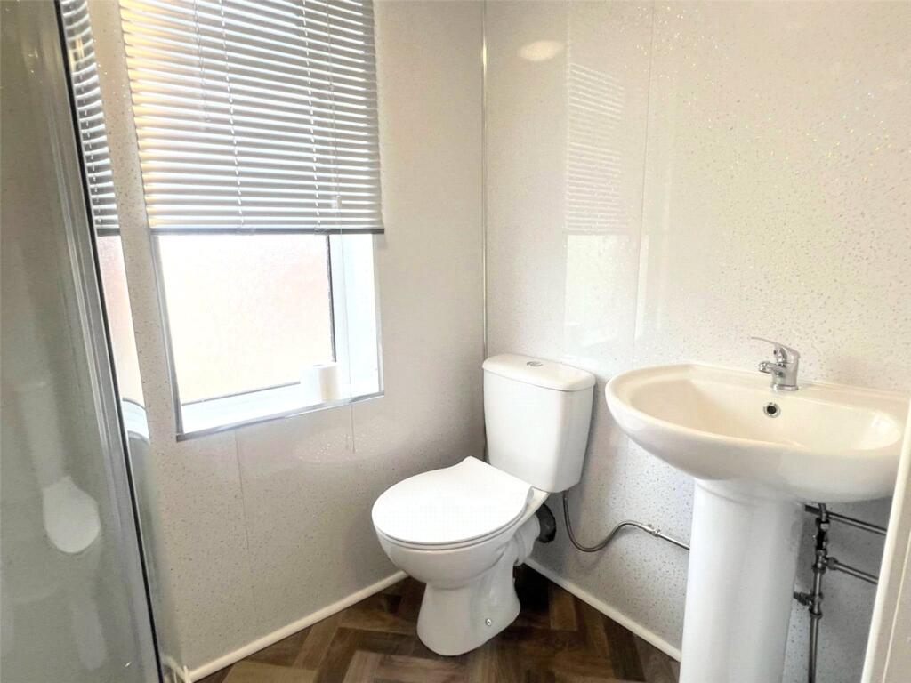 Tf F2- Shower Room