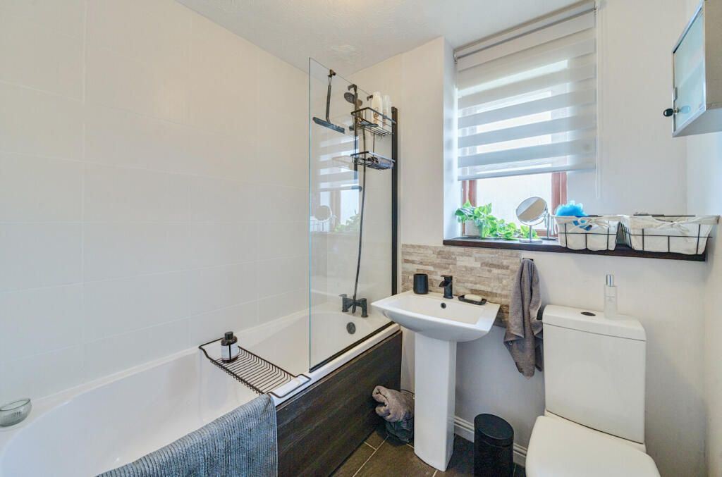 16-681cf8edc72b5-...