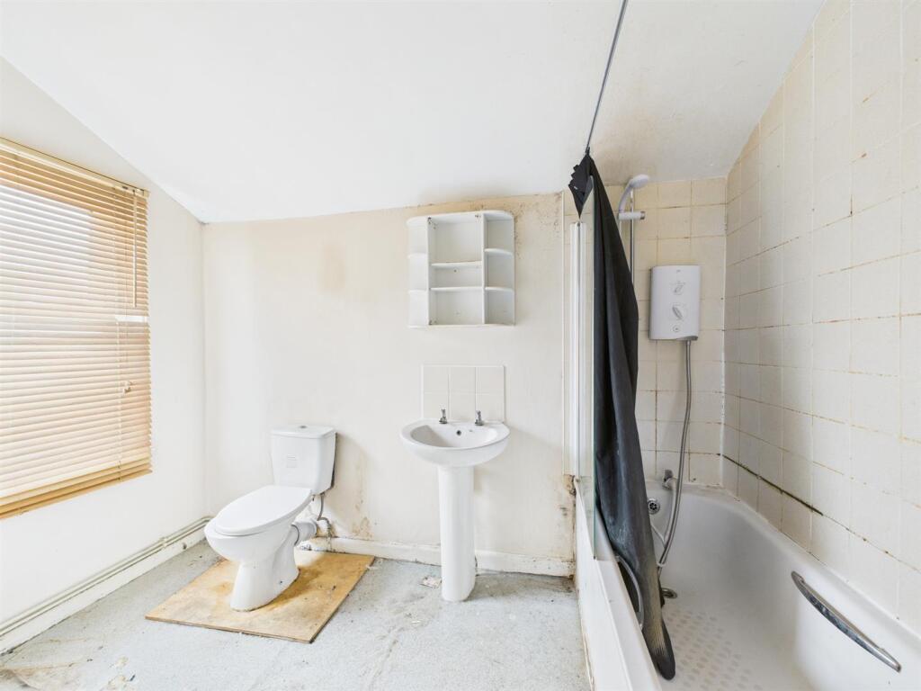 7 - 2 bedroom house.jpg