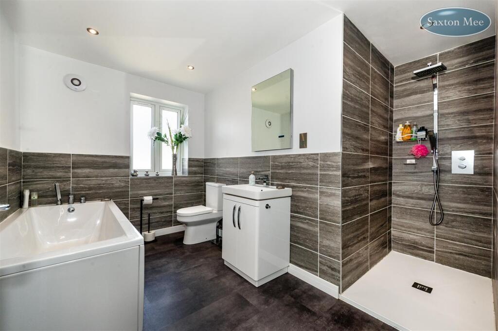 bathroom 5809.jpg