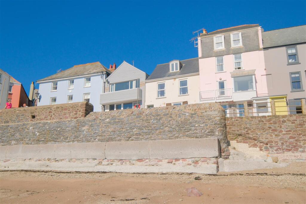 Parry Olives Kingsand Outside-2.jpg