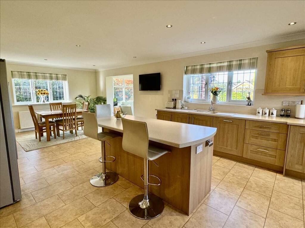 LIVING KITCHEN
