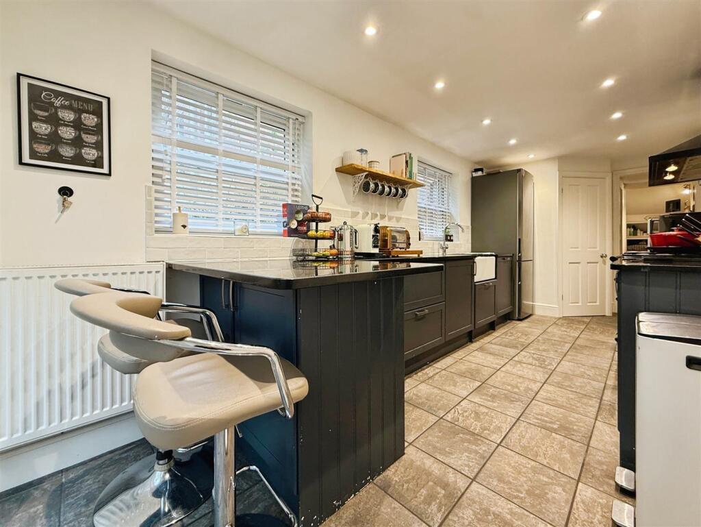 2ff45fe8--427D-A467-383E669EBC86-85726-00001C1656D