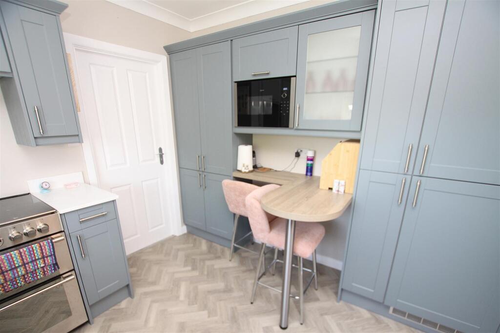 Kitchen c.jpg