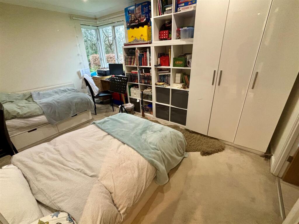 bed 2.jpg
