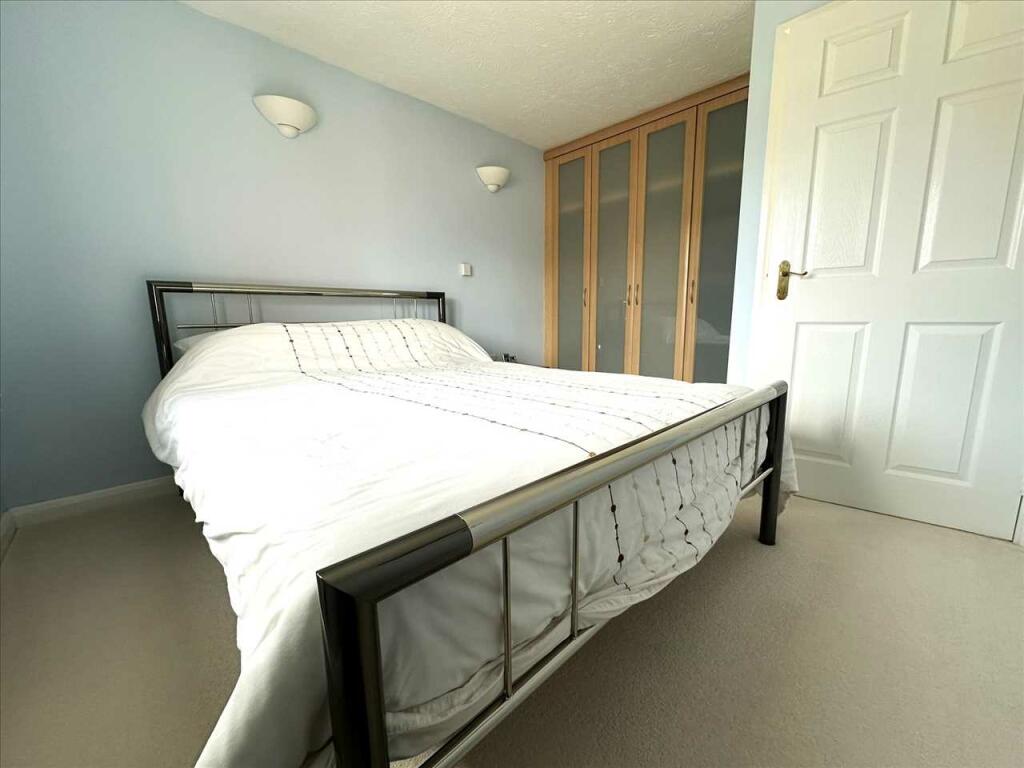 Bedroom (rear)