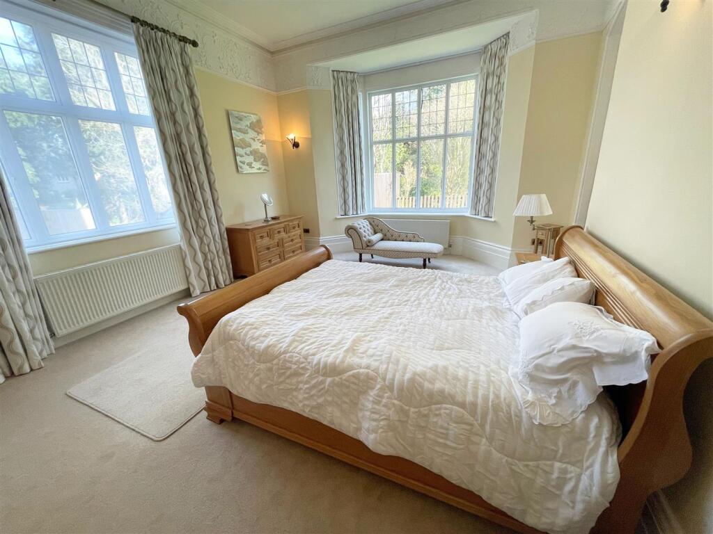 Bedroom 1a.jpg