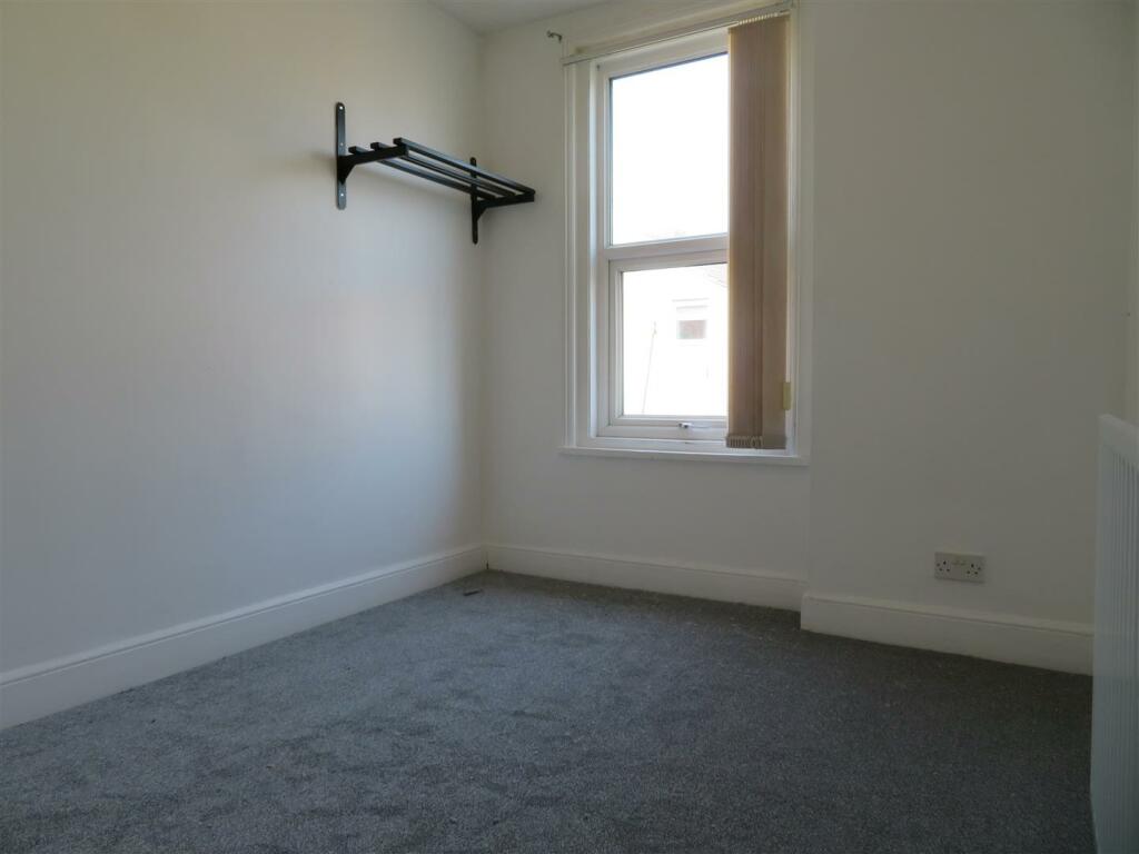 137 Newcome Bed3.JPG