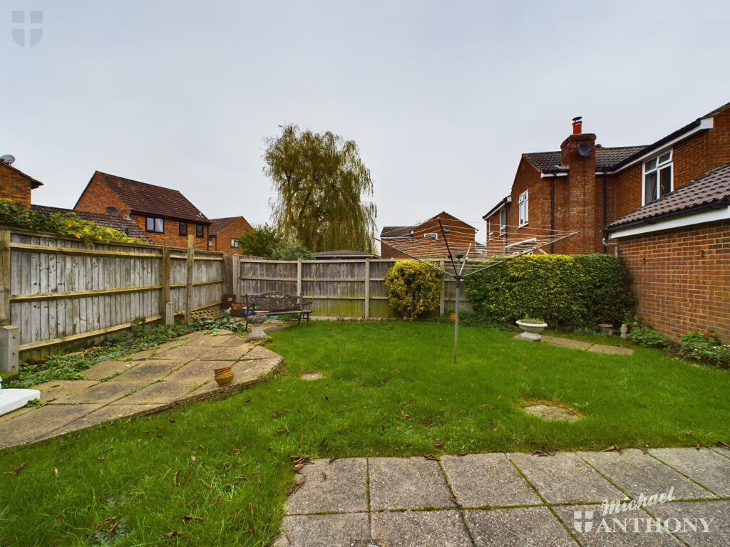 CAM02773G0-PR0206-STILL017