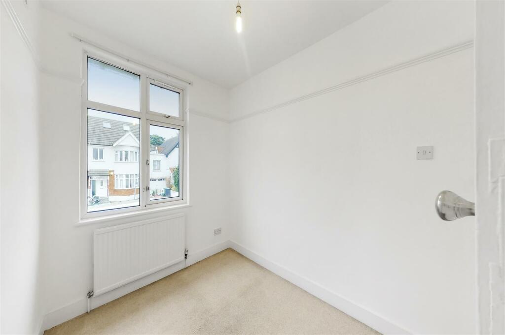 Bedroom 4.jpg