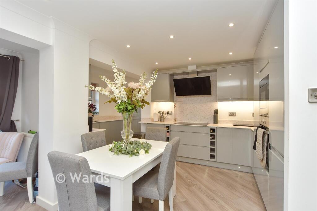 Kitchen/Dining Area