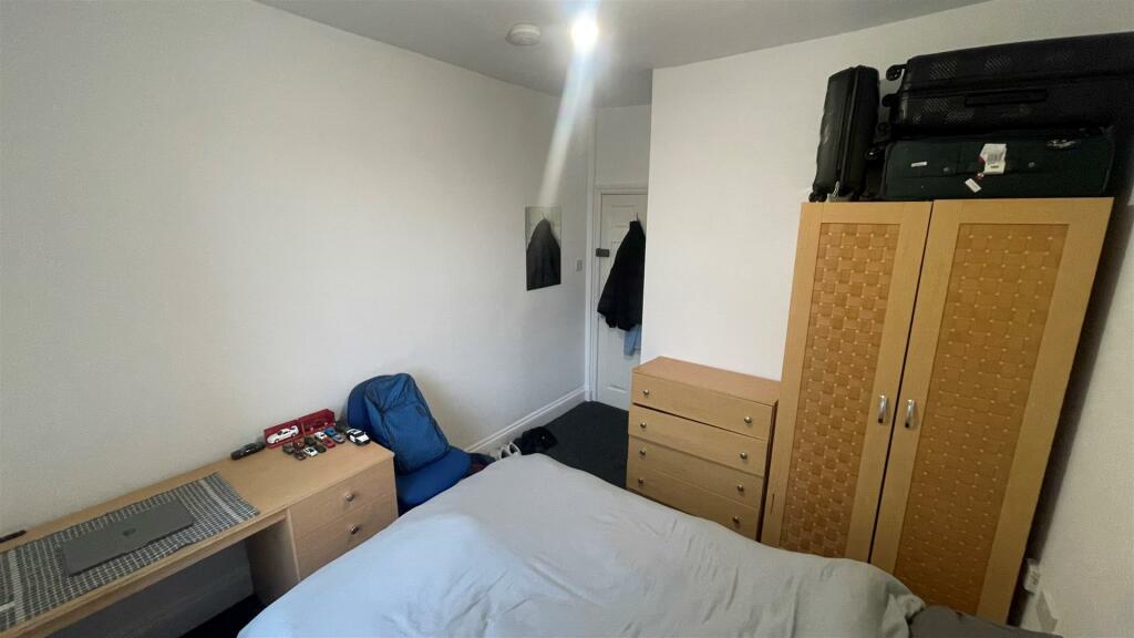 41 Heathcote Street  Bedroom 2.1.jpg