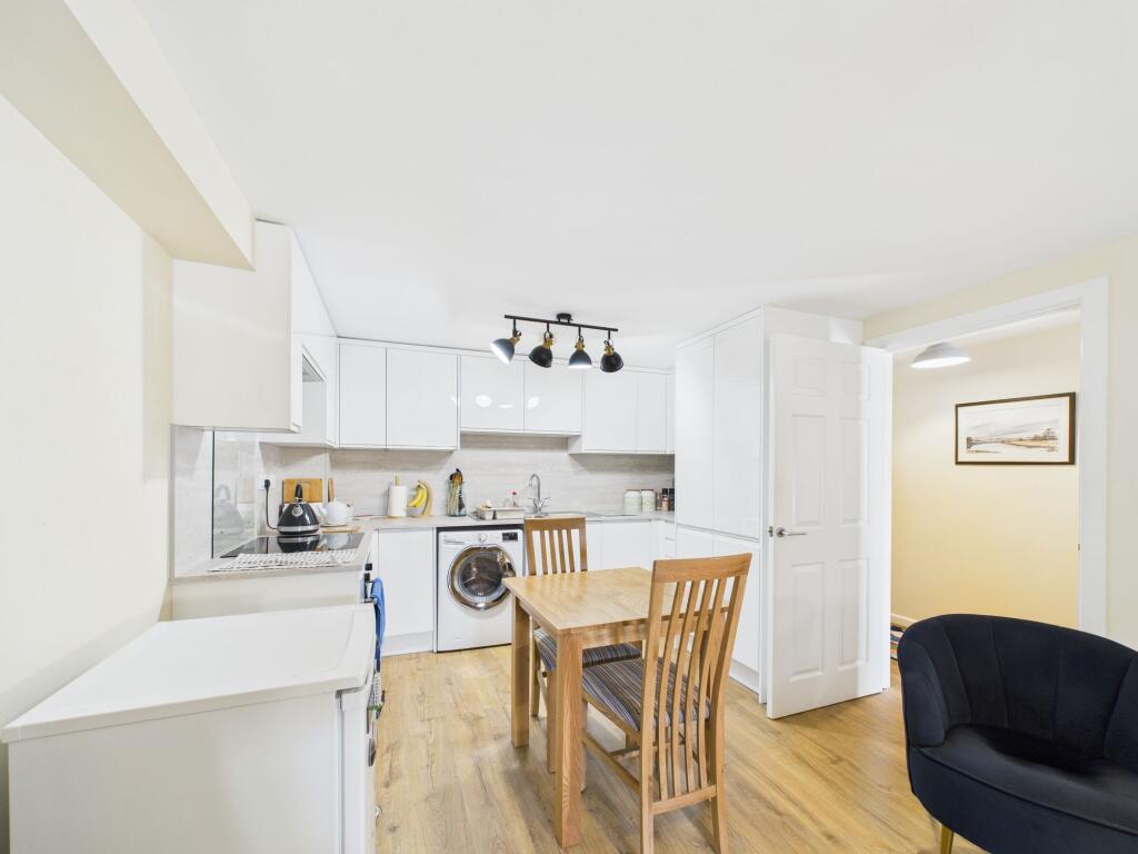 OPEN PLAN KITCHEN/LOUNGE