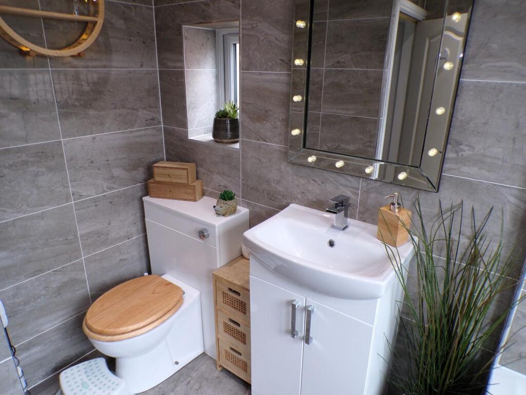 CliftonSt69bath3.JPG