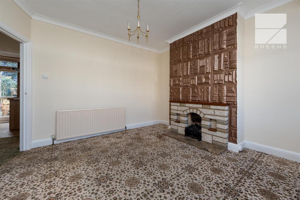 39 Beech Hall Crescent_0005.jpg