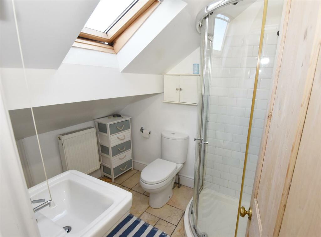 Ensuite shower room (1).jpg