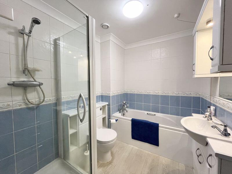 Bath/shower room