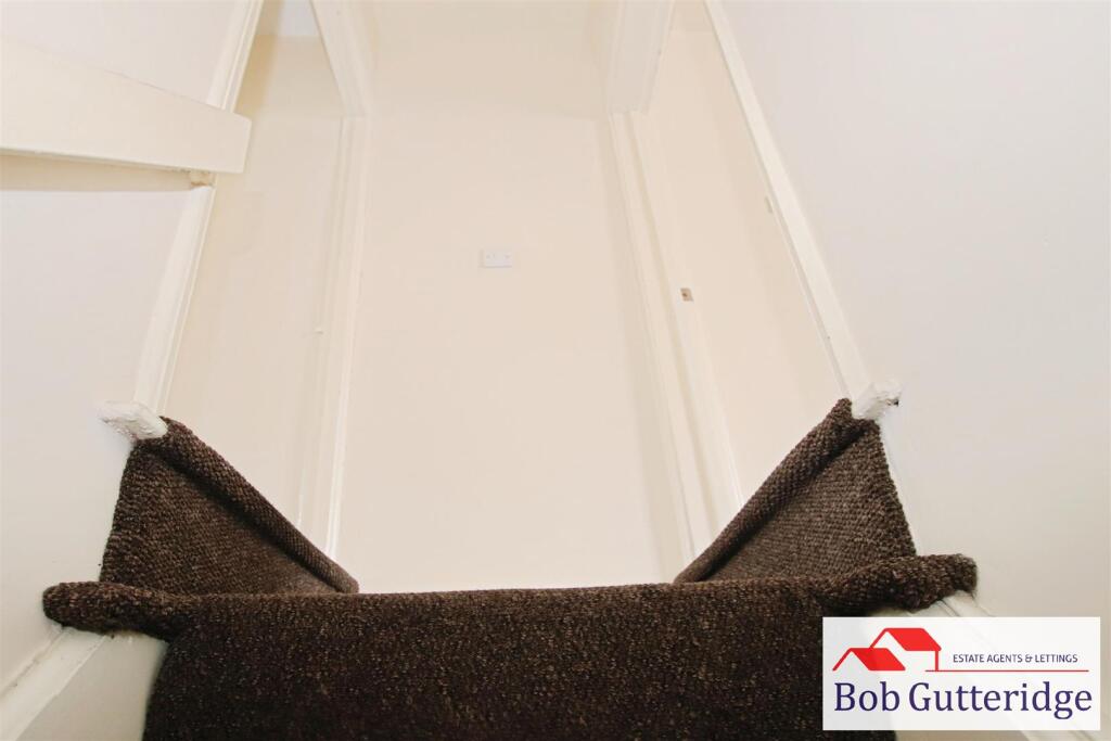 FIRST FLOOR LANDING