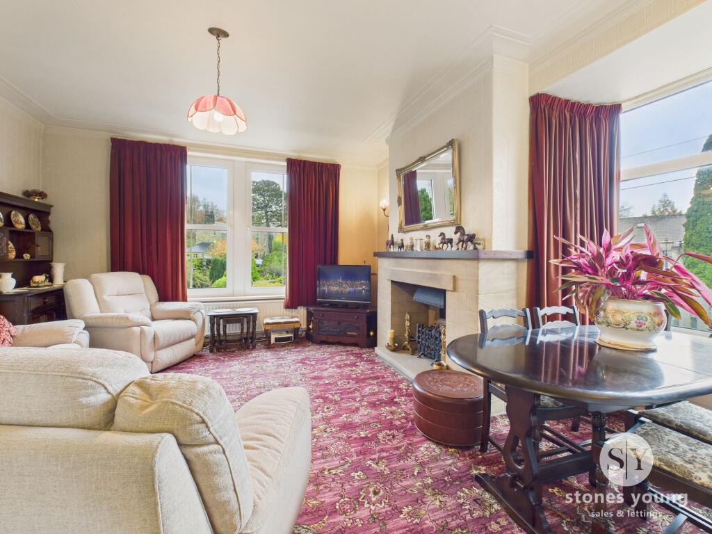 Lounge &amp; Dining Room