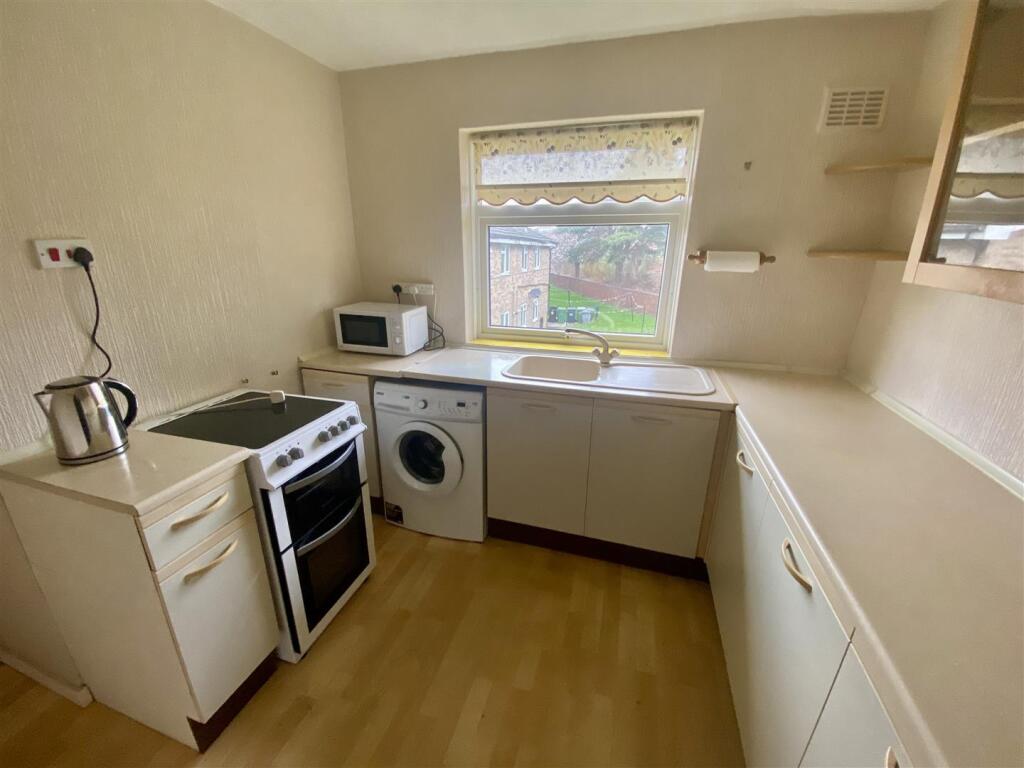 Bramleys Estate Agents - Green Close - Dewsbury (8