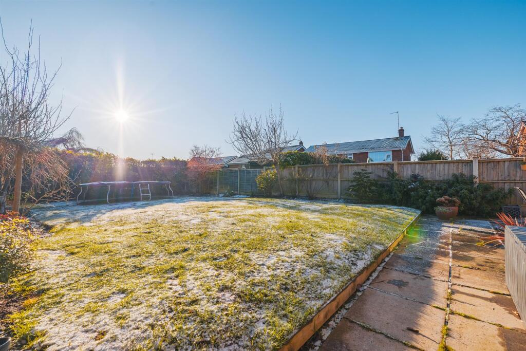 6 Greenfields Close-71.jpg