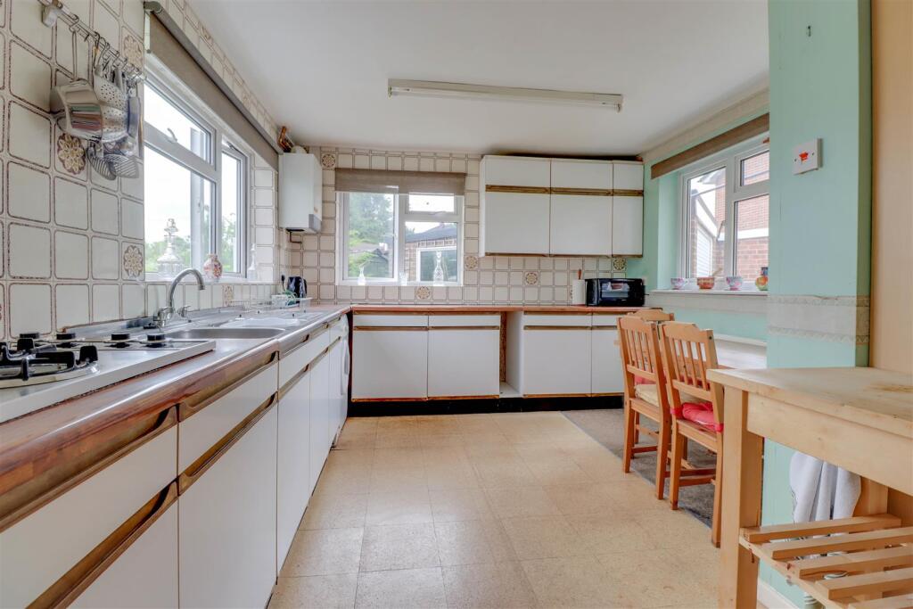 19 REEDS WAY INSIDE-8.jpg