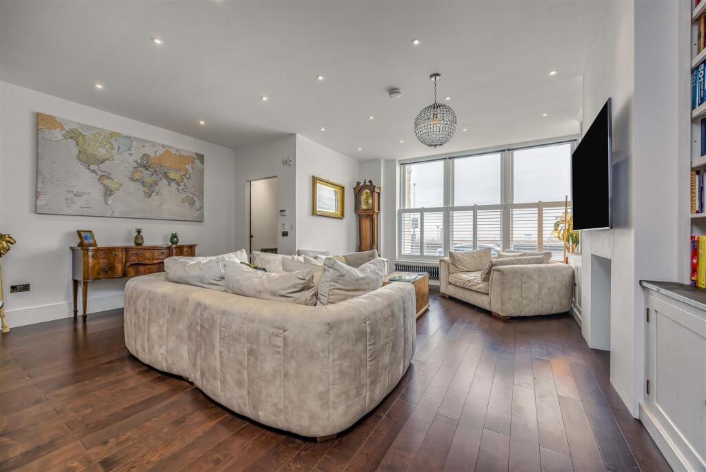 Apartment B, Clearwater Apartments, South Parade, 