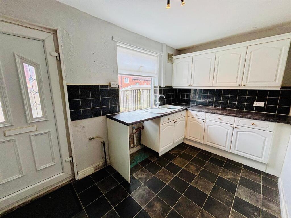 Fitted Dining Kitchen: