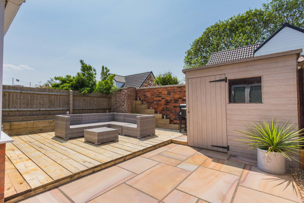 Landscaped Rear G...