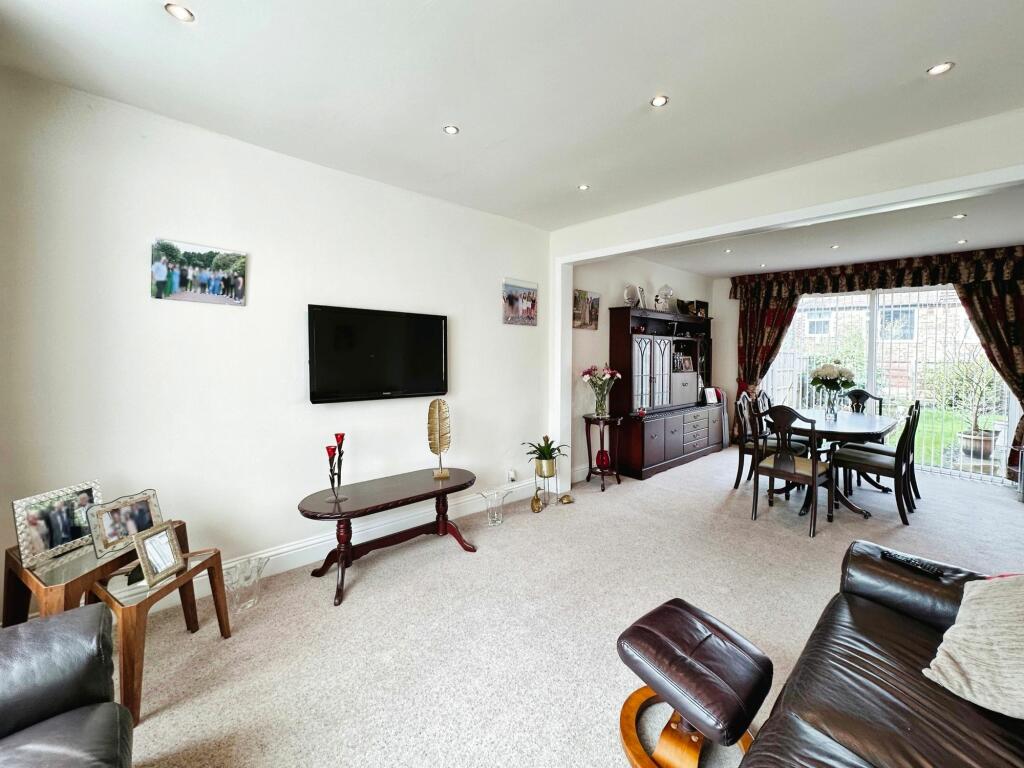 Lounge &amp; Dining Room