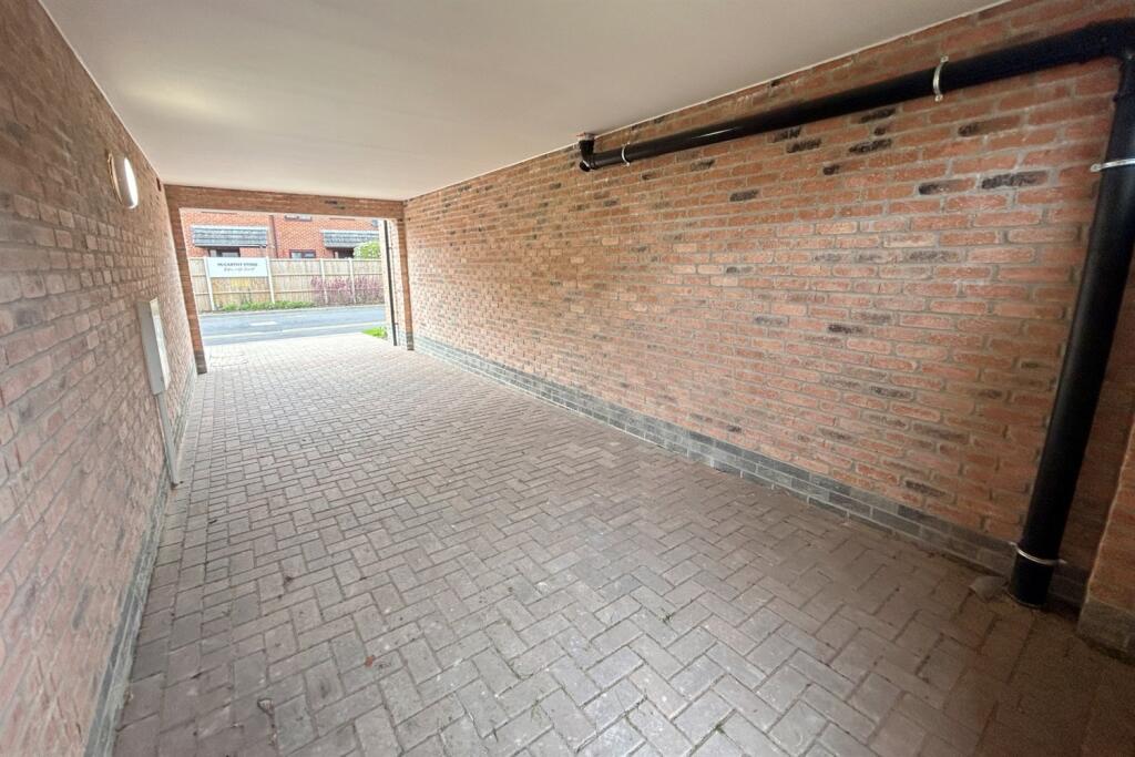 Carport/Driveway