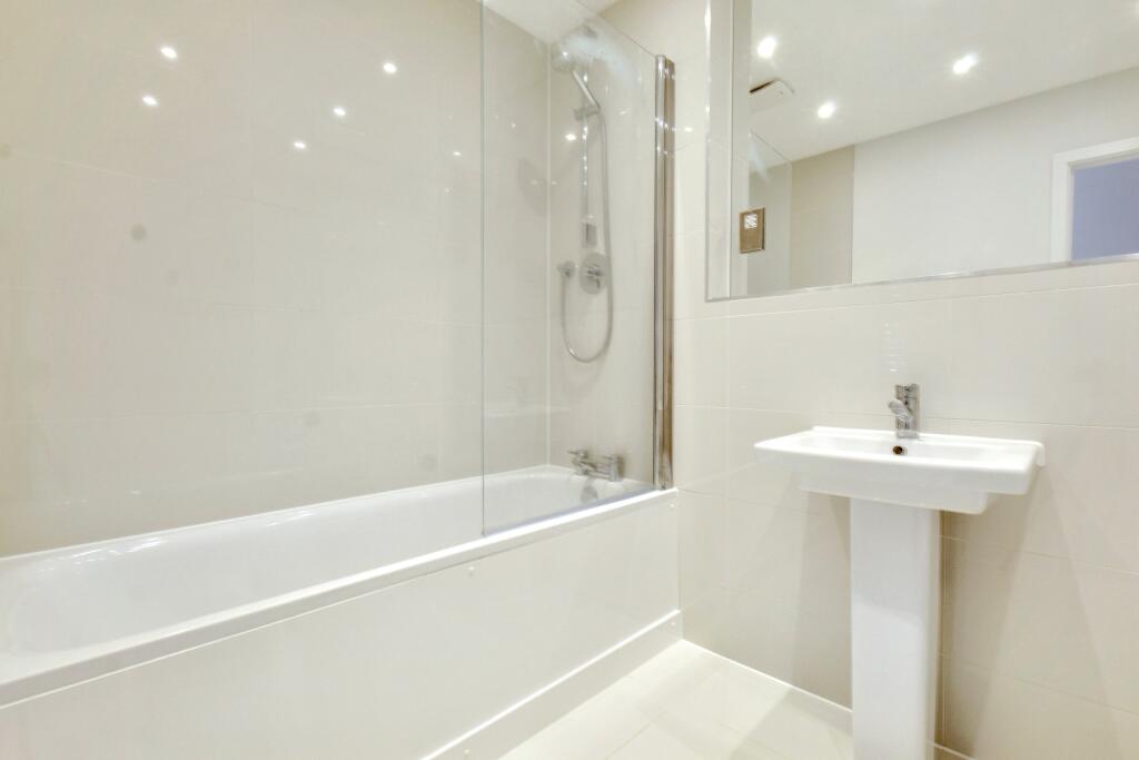 8.bathroom.jpg