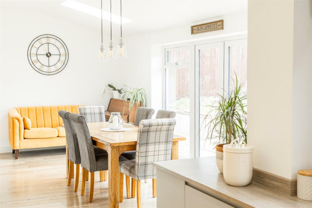 KITCHEN/DINING/FAMILY ROOM