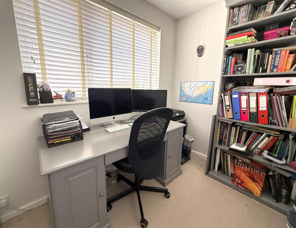 BEDROOM 3/STUDY