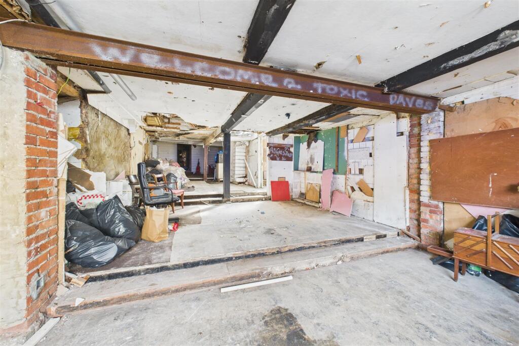 150, East Reach Taunton, Somerset, TA1 3HT | Holli