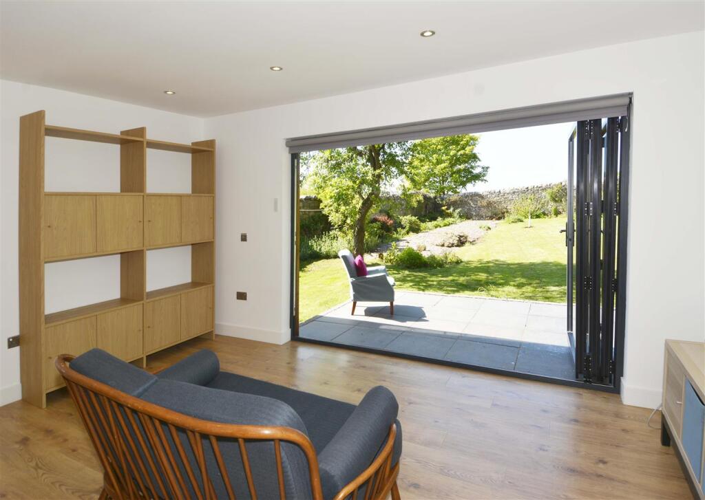 Lounge &amp; patio.jpg