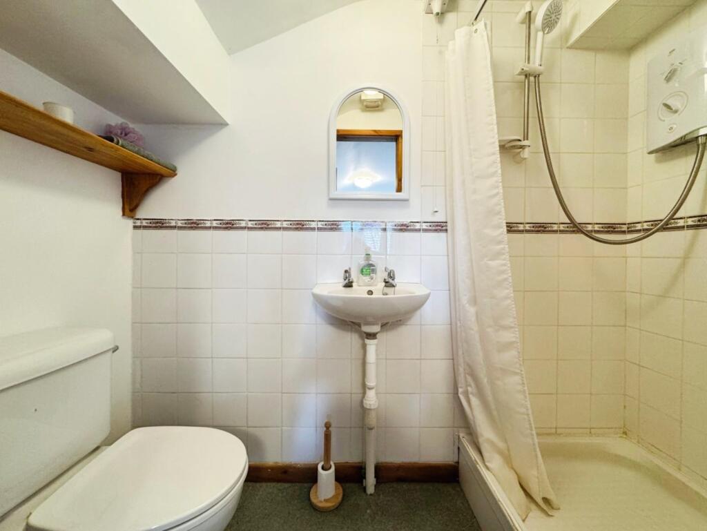 8ee3d335-EnSuite 20Shower.jpg