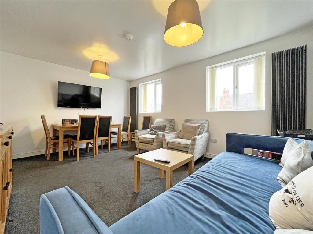 Communal Lounge/Dining Room