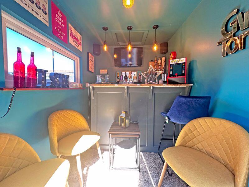 Bar/Office