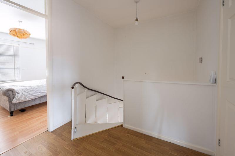 FIRST FLOOR LANDING