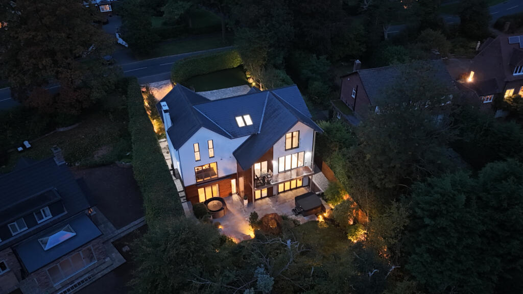 White Lodge, Prestbury, Cheshire SK10 4HU