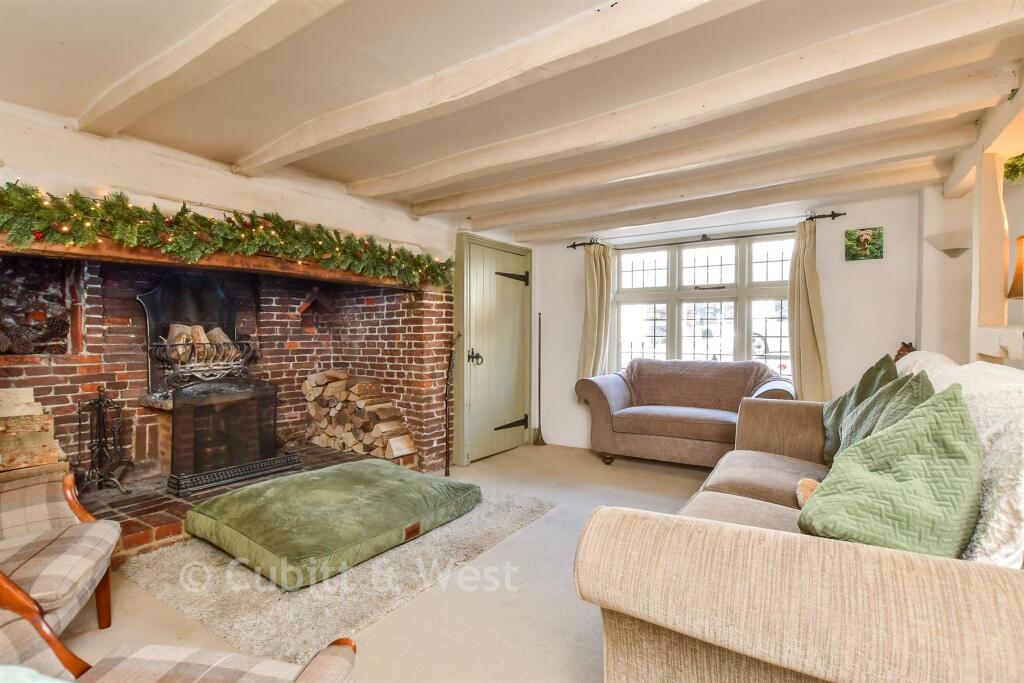 Sitting Room/ Dining Room