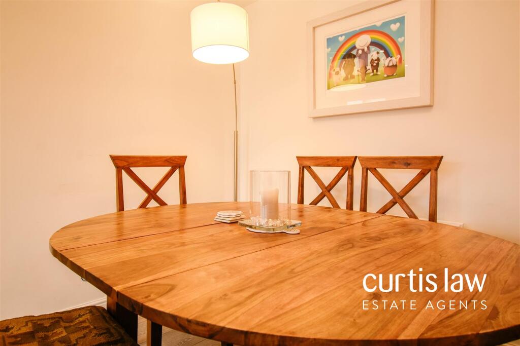 Kitchen/ Dining Room