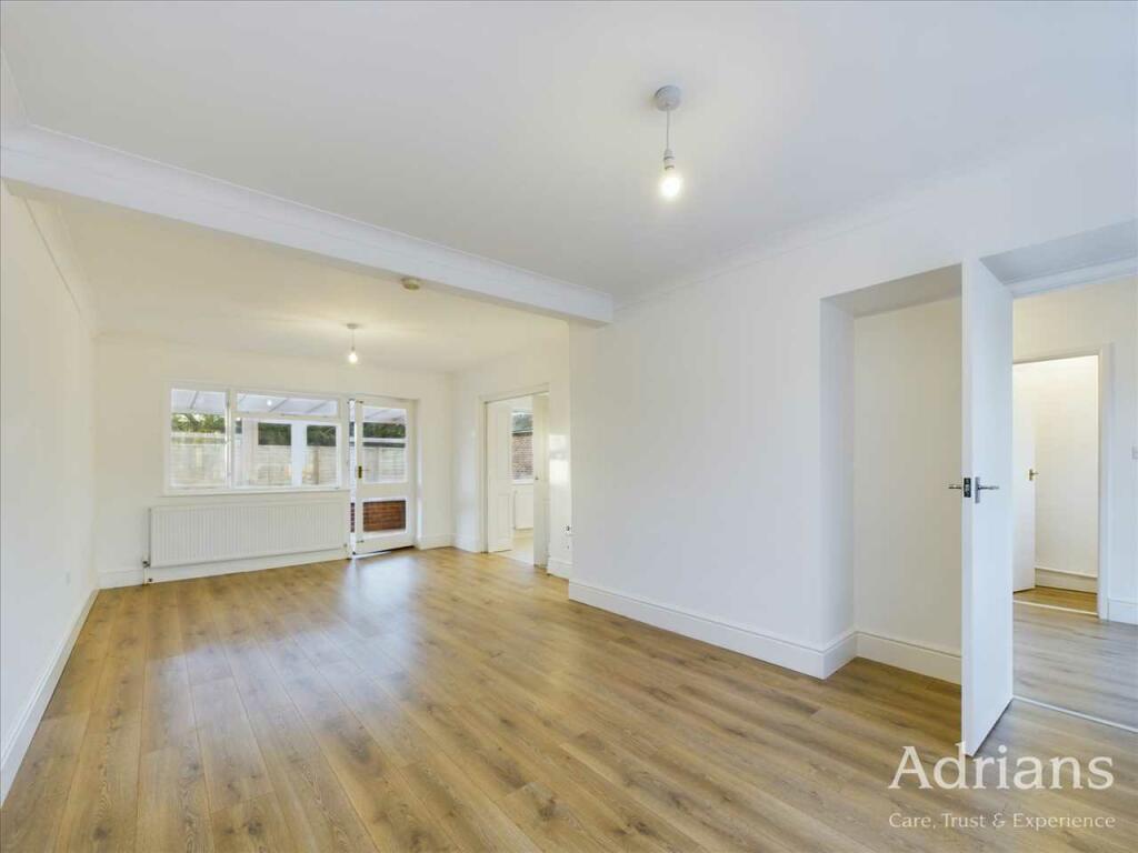 LOUNGE / DINING ROOM
